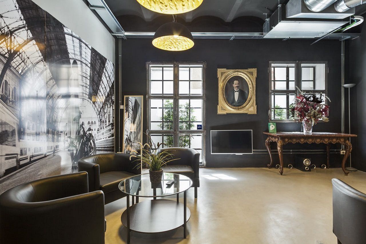 Fira Apartments By Gaiarooms Барселона Экстерьер фото