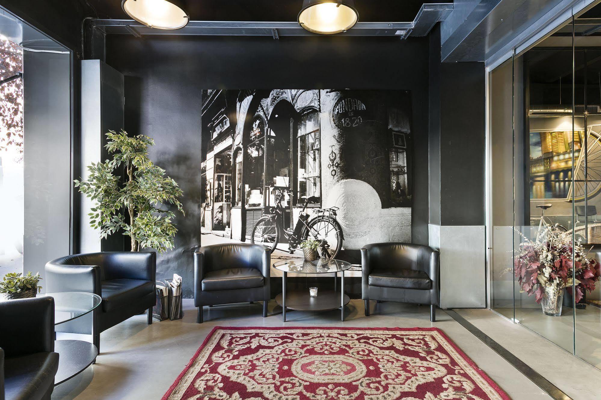 Fira Apartments By Gaiarooms Барселона Экстерьер фото