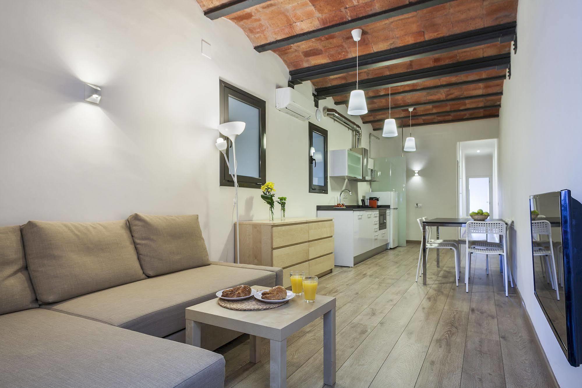 Fira Apartments By Gaiarooms Барселона Экстерьер фото