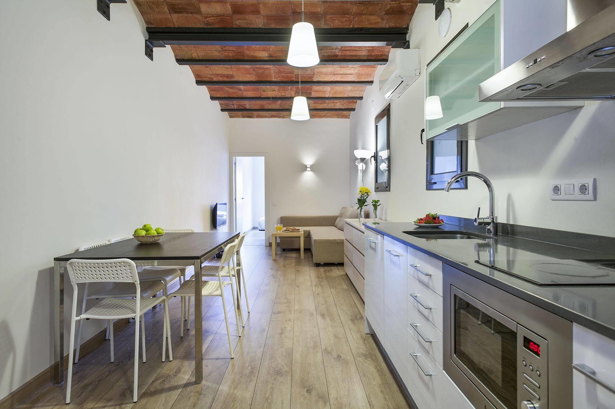 Fira Apartments By Gaiarooms Барселона Экстерьер фото
