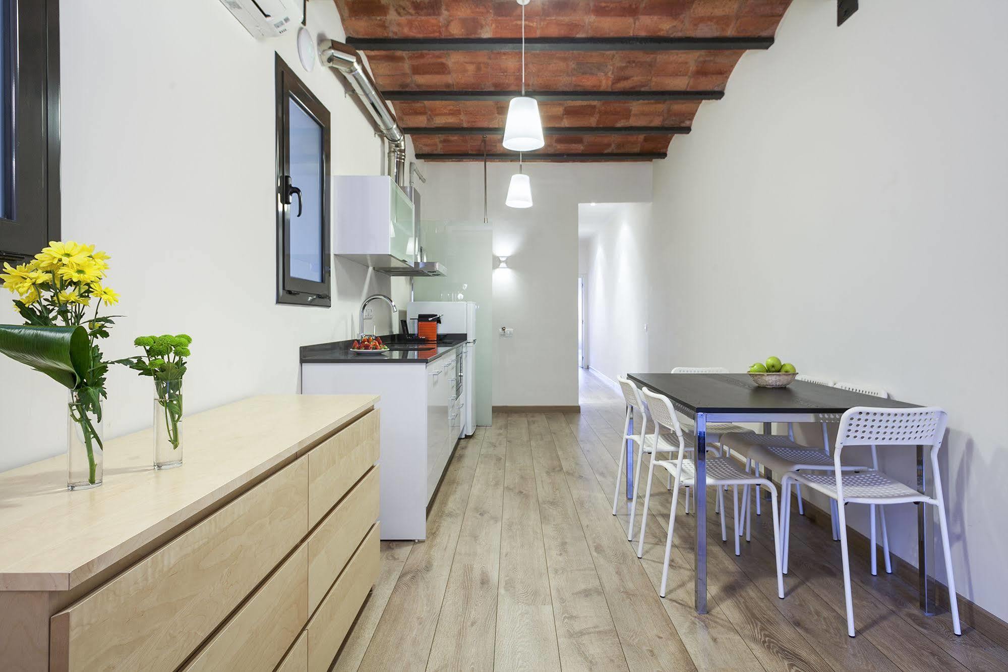 Fira Apartments By Gaiarooms Барселона Экстерьер фото