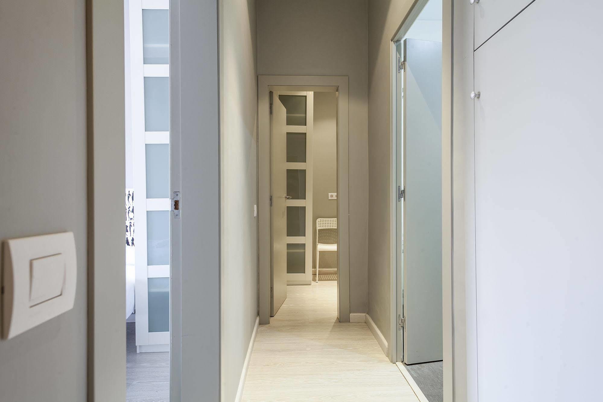 Fira Apartments By Gaiarooms Барселона Экстерьер фото