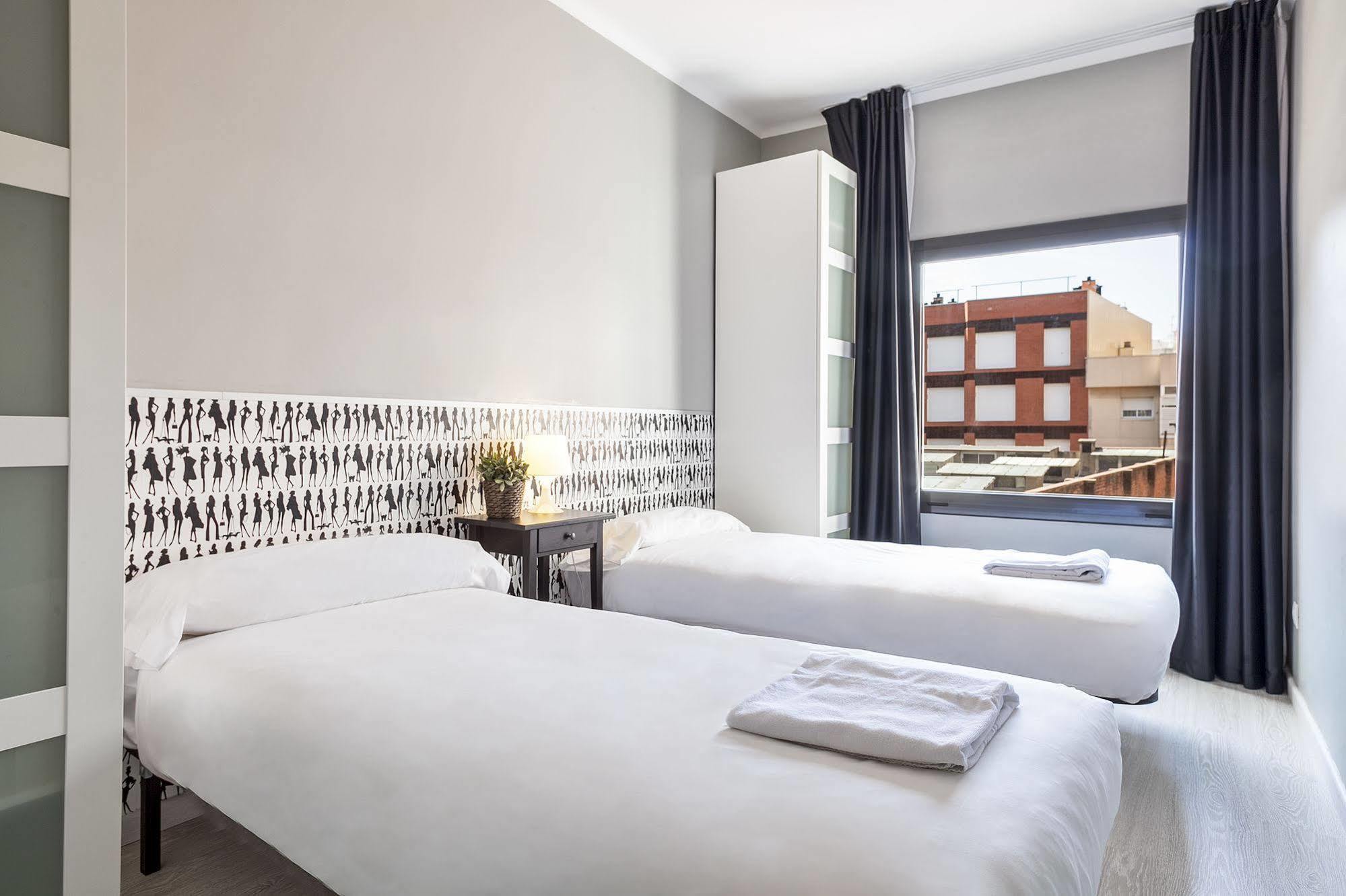 Fira Apartments By Gaiarooms Барселона Экстерьер фото