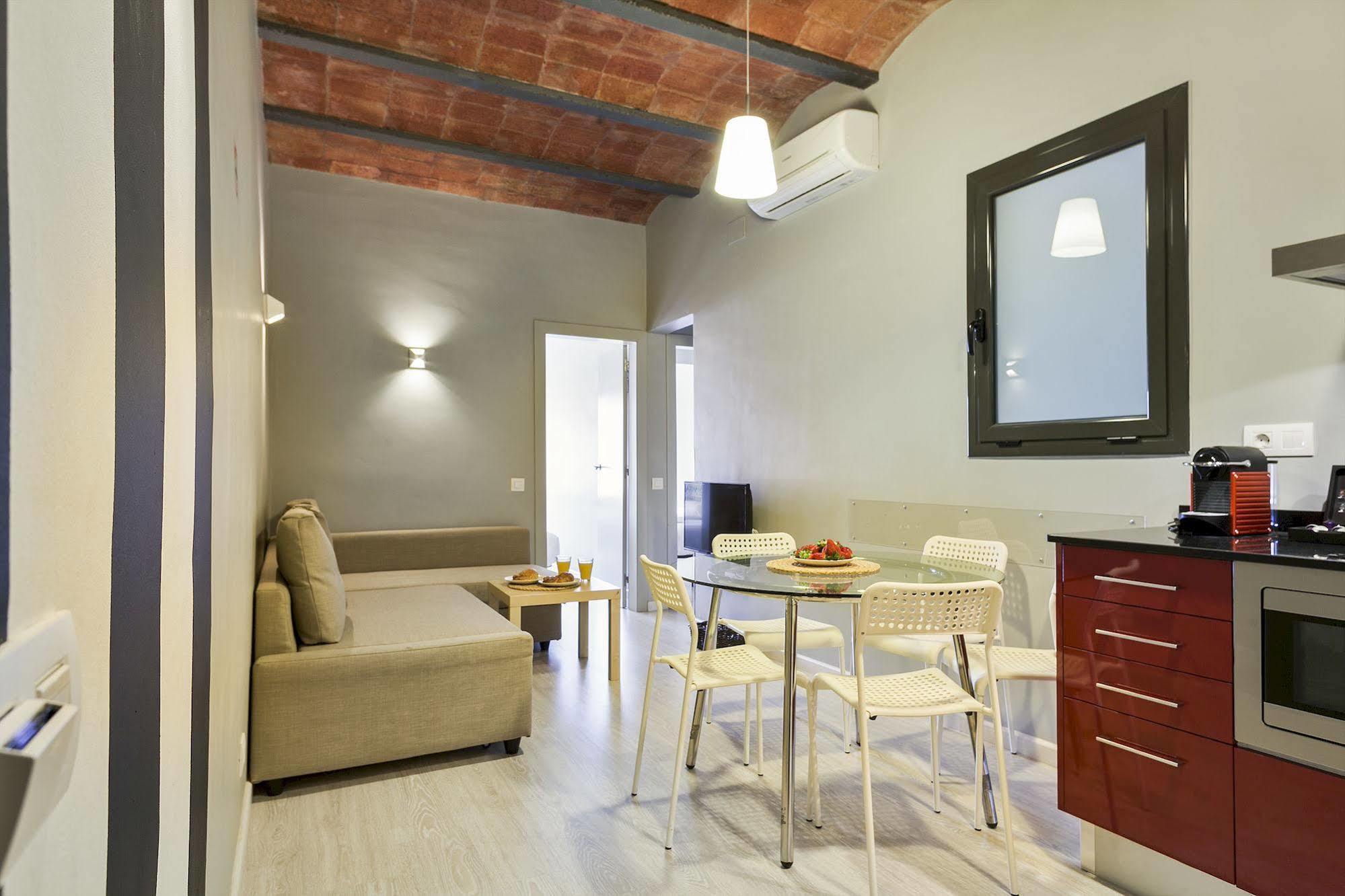 Fira Apartments By Gaiarooms Барселона Экстерьер фото