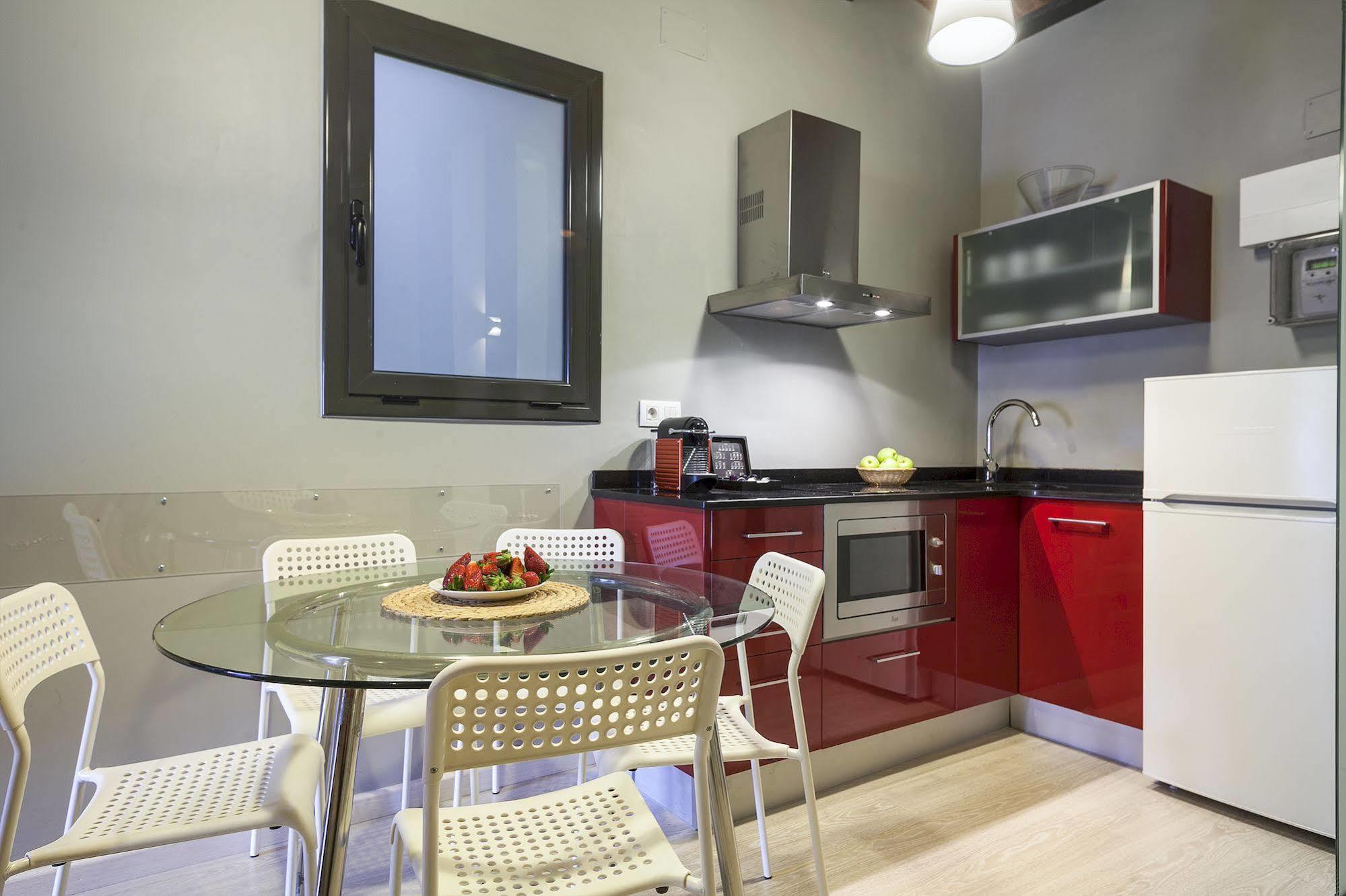 Fira Apartments By Gaiarooms Барселона Экстерьер фото