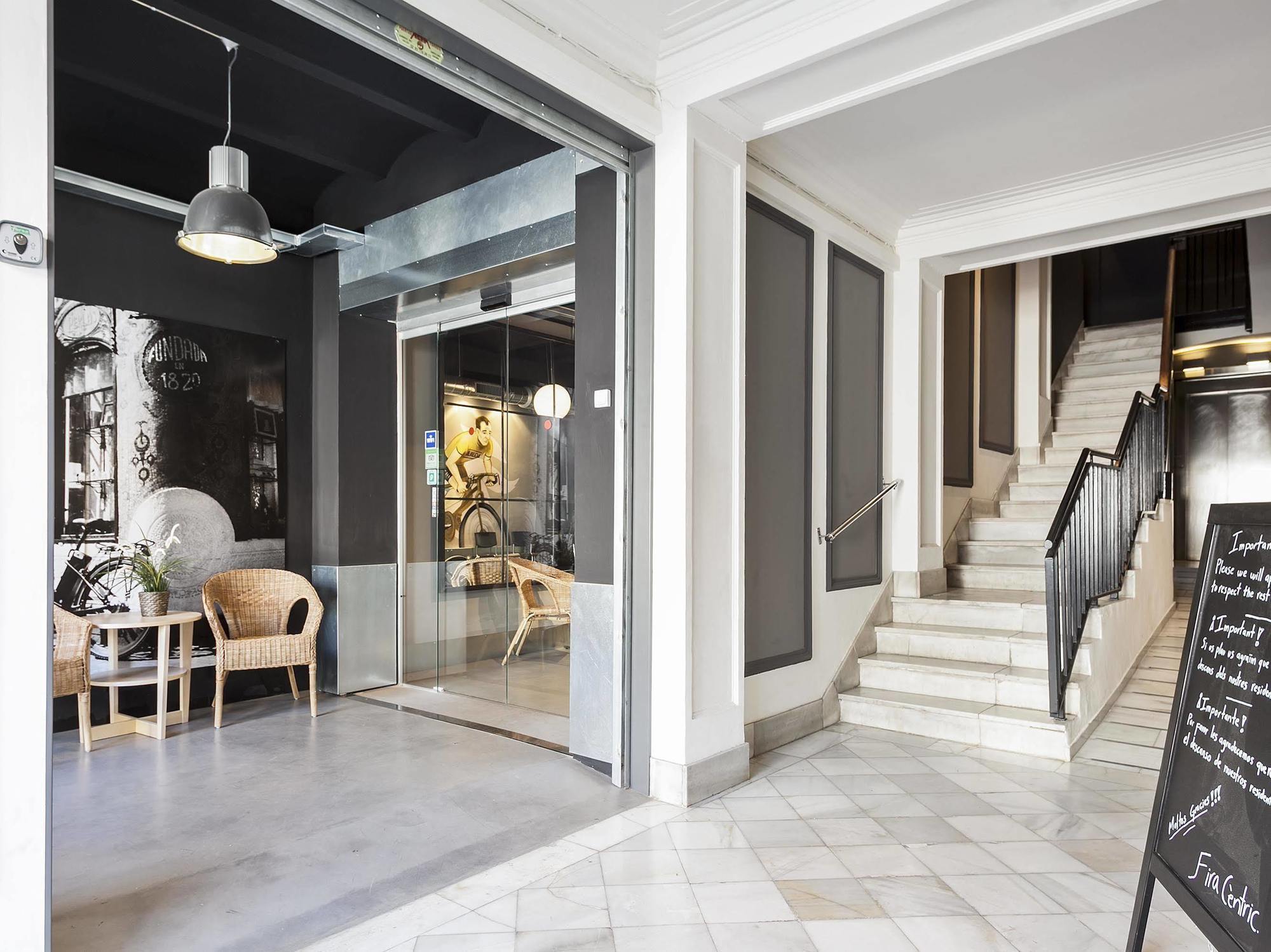 Fira Apartments By Gaiarooms Барселона Экстерьер фото