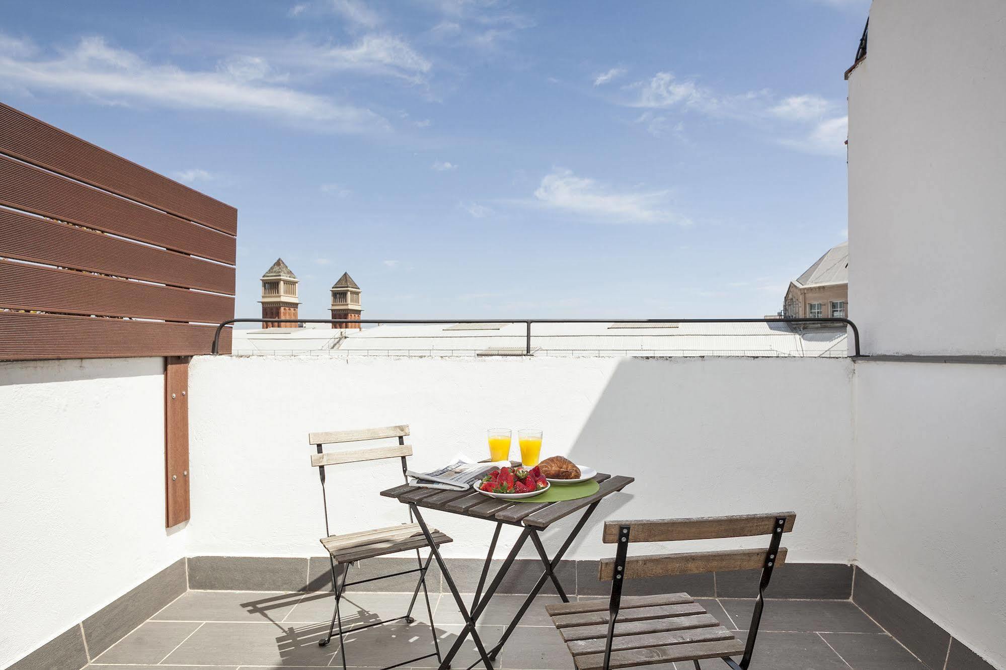 Fira Apartments By Gaiarooms Барселона Экстерьер фото