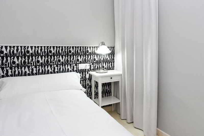Fira Apartments By Gaiarooms Барселона Экстерьер фото